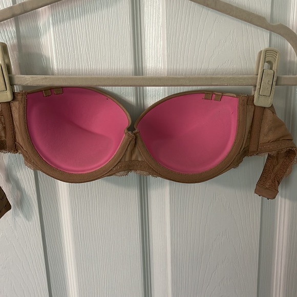Pink Victoria’s Secret bra - Picture 4 of 4